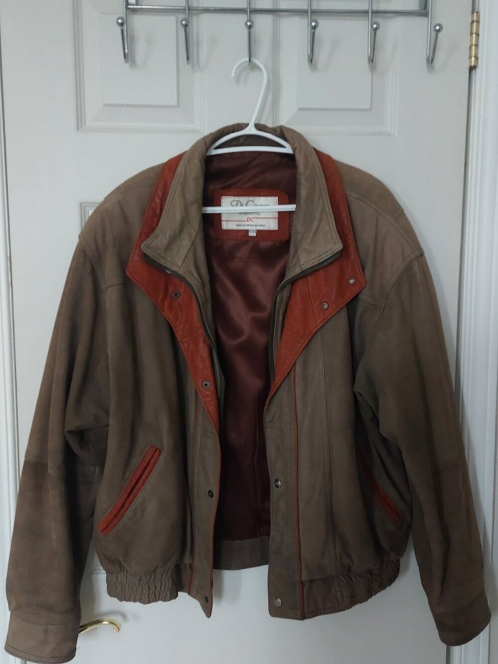 Leather jacket - Picture 3 of 4